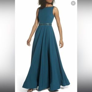 NWT IEENA for Mac Duggal Women’s Emerald Green Sleeveless Beaded Waist Gown Sz 4